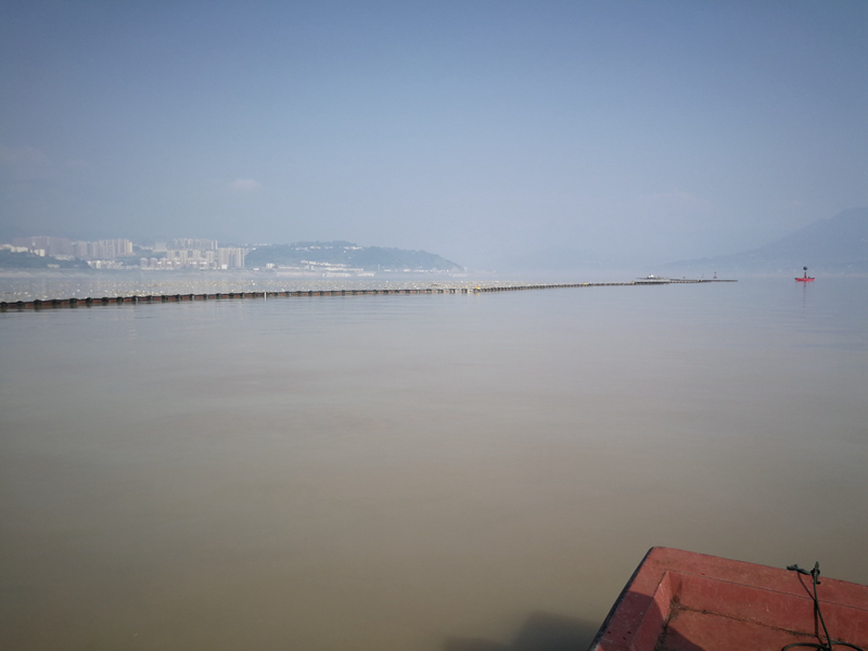 长江三峡围油栏安装现场